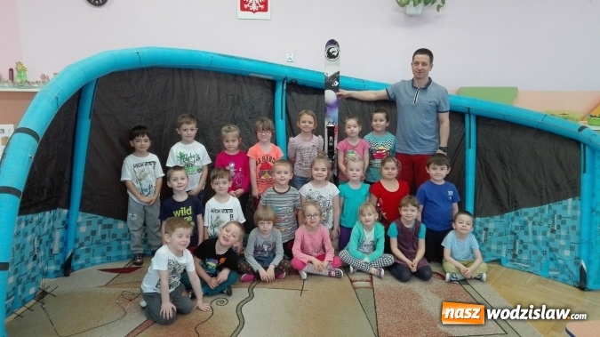 Zdjęcie w galerii na portalu naszwodzislaw.com: Co to jest kite skiing? W PP nr 6 rodzice opowiadają dzieciom o swoich pasjach wiadomości z regionu