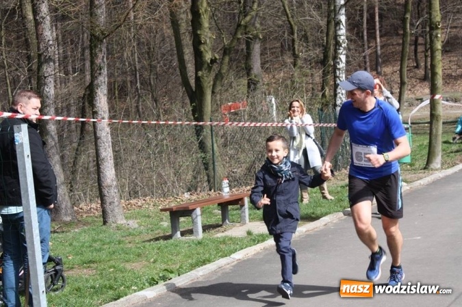 Zdjęcie w galerii na portalu naszwodzislaw.com: 139 os&oacute;b wystartowało w kolejnej edycji Błękitnej Wstęgi Balatonu wiadomości z regionu