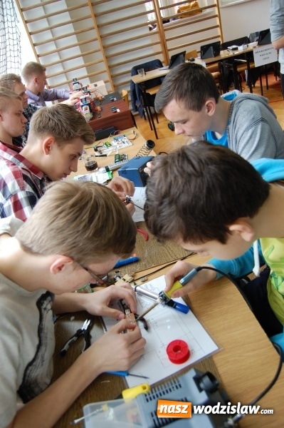 Zdjęcie w galerii na portalu naszwodzislaw.com: Uczniowie wodzisławskiego technikum zaprezentowali gimnazjalistom zawody w których się kształcą  wiadomości z regionu