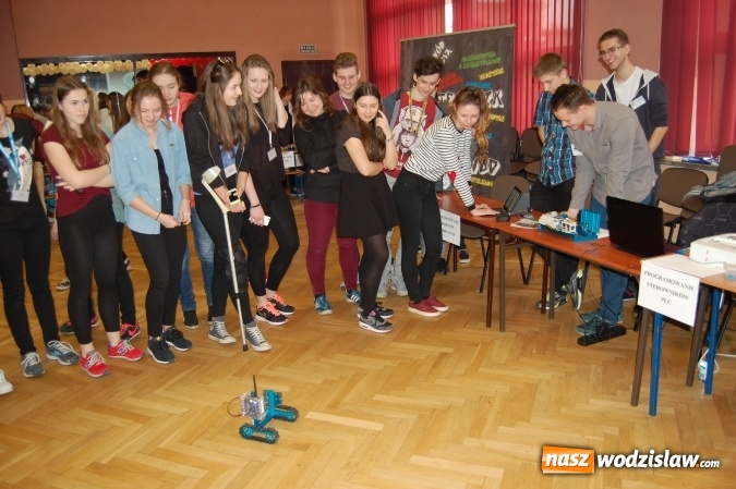 Zdjęcie w galerii na portalu naszwodzislaw.com: Uczniowie wodzisławskiego technikum zaprezentowali gimnazjalistom zawody w których się kształcą  wiadomości z regionu