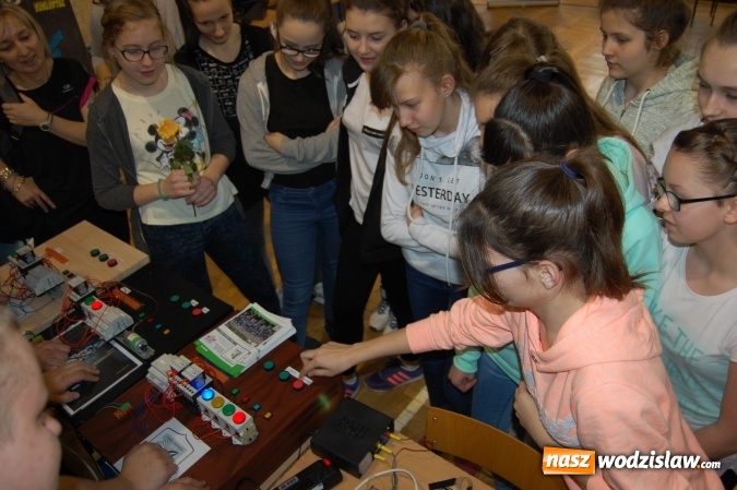 Zdjęcie w galerii na portalu naszwodzislaw.com: Uczniowie wodzisławskiego technikum zaprezentowali gimnazjalistom zawody w których się kształcą  wiadomości z regionu