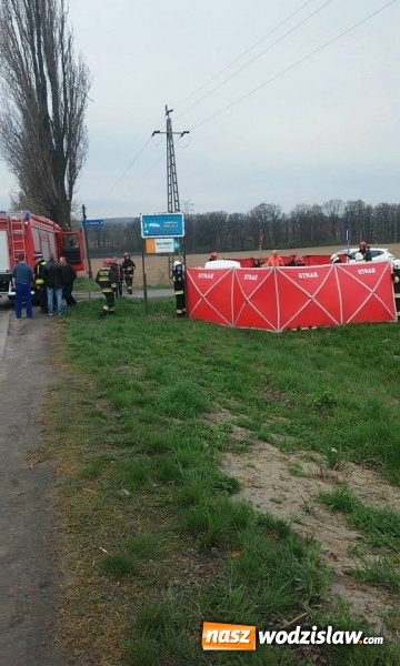 Zdjęcie w galerii na portalu naszwodzislaw.com: Tragiczny wypadek w Syryni. Jedna osoba nie żyje wiadomości z regionu