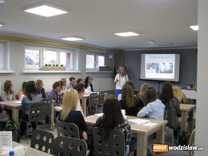 Zdjęcie w galerii na portalu naszwodzislaw.com: Dzień Sprawiedliwego Handlu w wodzisławskim Ekonomiku  wiadomości z regionu