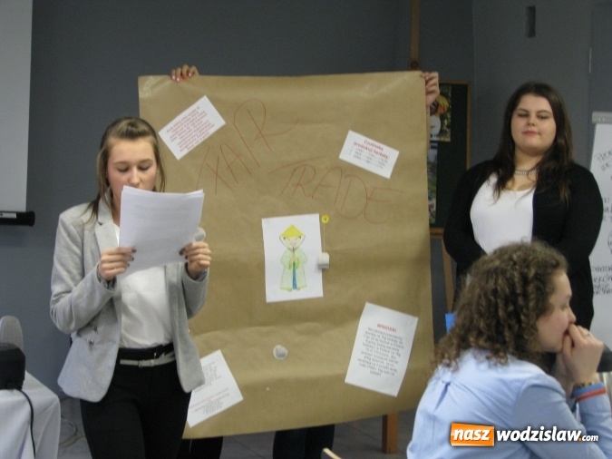 Zdjęcie w galerii na portalu naszwodzislaw.com: Dzień Sprawiedliwego Handlu w wodzisławskim Ekonomiku  wiadomości z regionu