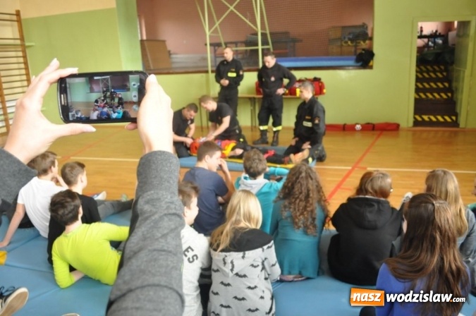 Zdjęcie w galerii na portalu naszwodzislaw.com: Strażacy przeszkolili gimnazjalistów z Gorzyc wiadomości z regionu