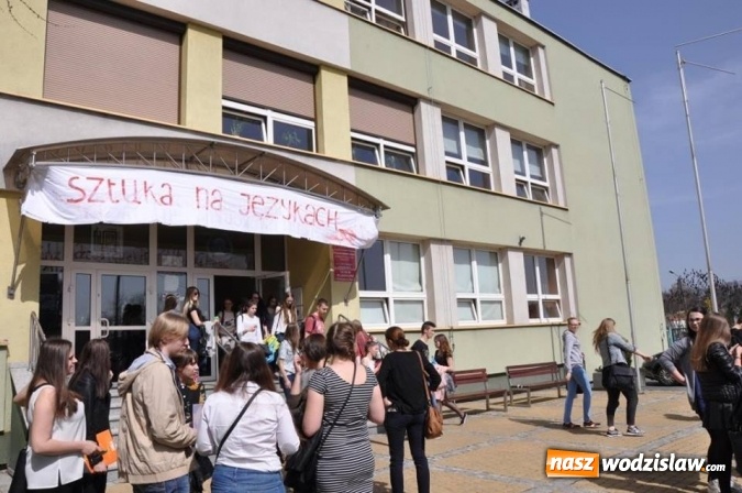 Zdjęcie w galerii na portalu naszwodzislaw.com: Na językach tym razem... sztuka  wiadomości z regionu