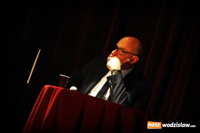 Zdjęcie w galerii na portalu naszwodzislaw.com: Charytatywny koncert w WCK. Na scenie pojawił się Kuba Blokesz, Piotr Machalica i Martyna Czech wiadomości z regionu