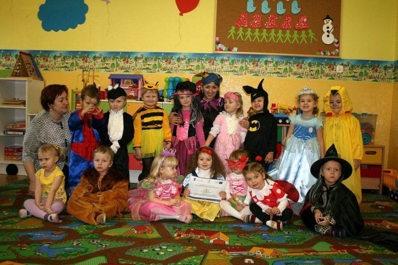 Zdjęcie w galerii na portalu naszwodzislaw.com: Pszczółka, biedronka i Batman na balu wiadomości z regionu