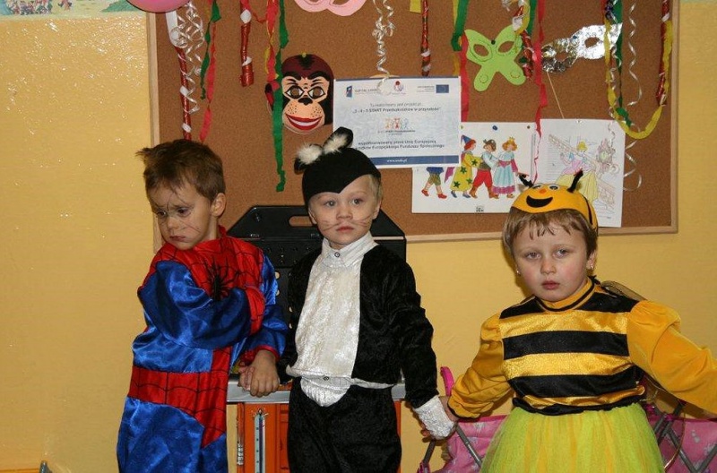 Zdjęcie w galerii na portalu naszwodzislaw.com: Pszczółka, biedronka i Batman na balu wiadomości z regionu