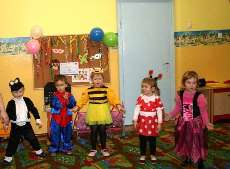 Zdjęcie w galerii na portalu naszwodzislaw.com: Pszczółka, biedronka i Batman na balu wiadomości z regionu