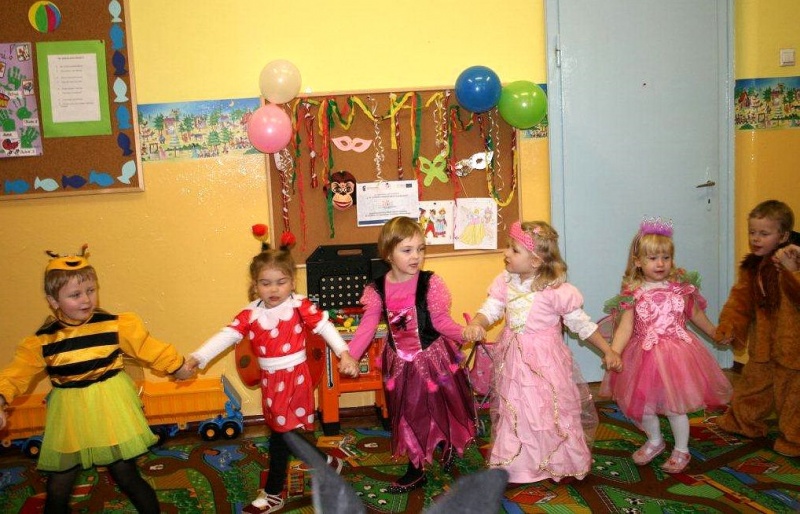 Zdjęcie w galerii na portalu naszwodzislaw.com: Pszczółka, biedronka i Batman na balu wiadomości z regionu