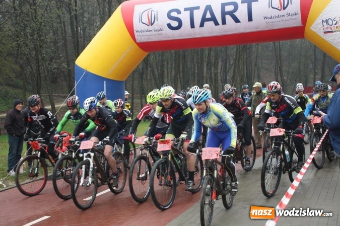 Zdjęcie w galerii na portalu naszwodzislaw.com: Sportowe emocje na Trzech Wzgórzach wiadomości z regionu