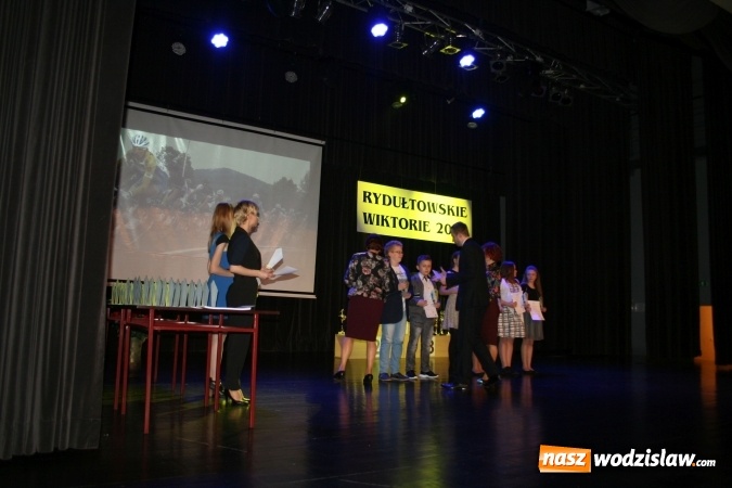 Zdjęcie w galerii na portalu naszwodzislaw.com: Wiktorie 2015 trafiły w ręce najlepszych sportowców z Rydułtów wiadomości z regionu