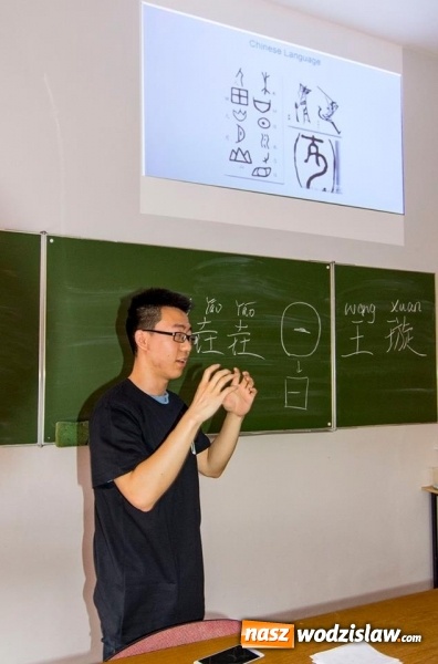 Zdjęcie w galerii na portalu naszwodzislaw.com: Języki oknem na świat. Goście z Chin, Ukrainy i Rosji  świętowali Dzień Języków Obcych w I LO w Wodzisławiu wiadomości z regionu