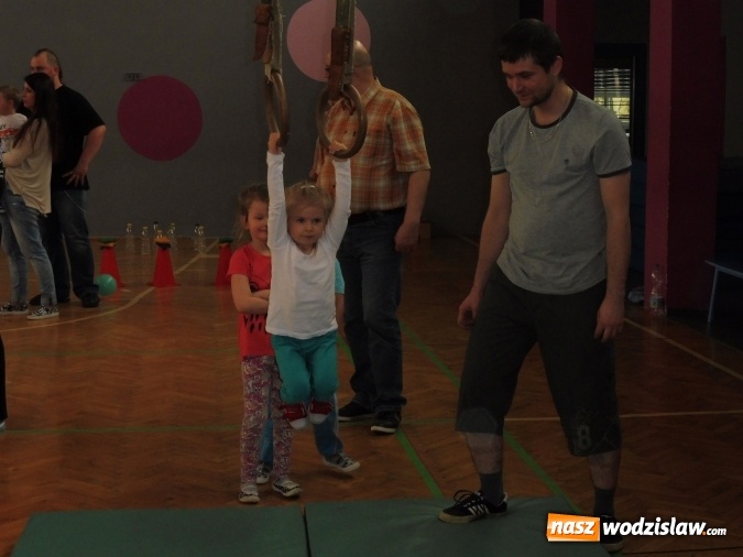 Zdjęcie w galerii na portalu naszwodzislaw.com: Mali sportowcy. Dzieci z PP numer 6 aktywnie spędzały czas wiadomości z regionu