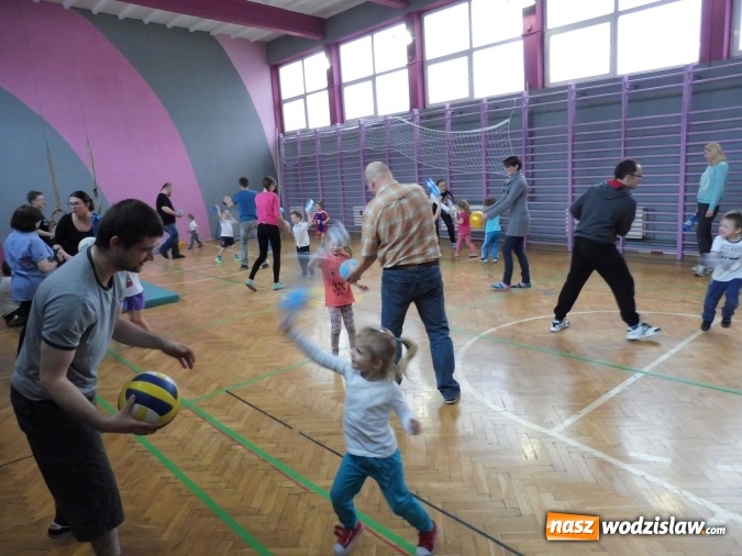 Zdjęcie w galerii na portalu naszwodzislaw.com: Mali sportowcy. Dzieci z PP numer 6 aktywnie spędzały czas wiadomości z regionu