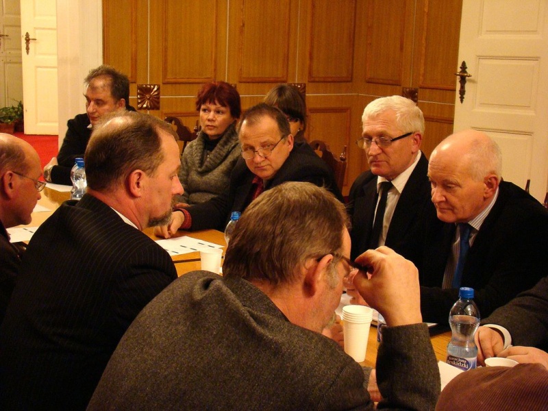 Zdjęcie w galerii na portalu naszwodzislaw.com: Jimi Hendrix dźwignią handlu wiadomości z regionu