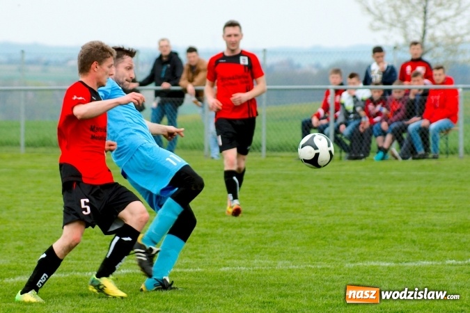 Zdjęcie w galerii na portalu naszwodzislaw.com: C klasa: Rozwój Bełsznica rozbity w Borucinie wiadomości z regionu