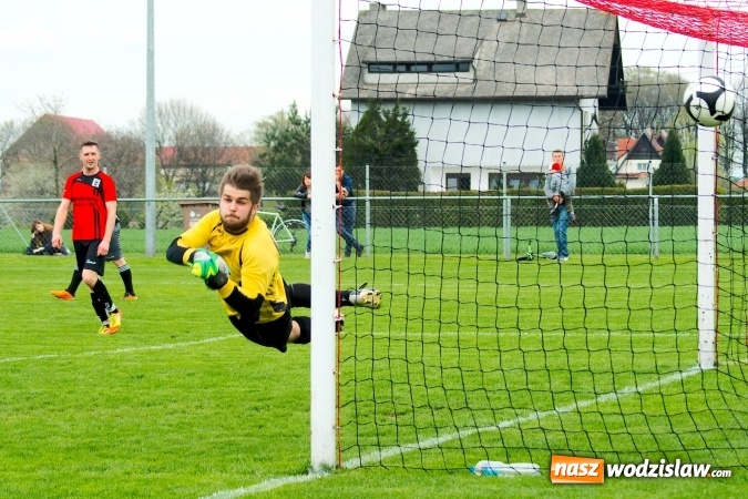 Zdjęcie w galerii na portalu naszwodzislaw.com: C klasa: Rozwój Bełsznica rozbity w Borucinie wiadomości z regionu