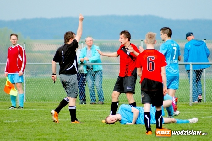 Zdjęcie w galerii na portalu naszwodzislaw.com: C klasa: Rozwój Bełsznica rozbity w Borucinie wiadomości z regionu