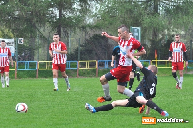 Zdjęcie w galerii na portalu naszwodzislaw.com: Kobyla idzie jak burza. Kolejną ofiarą rezerwy Przyszłości Rogów wiadomości z regionu