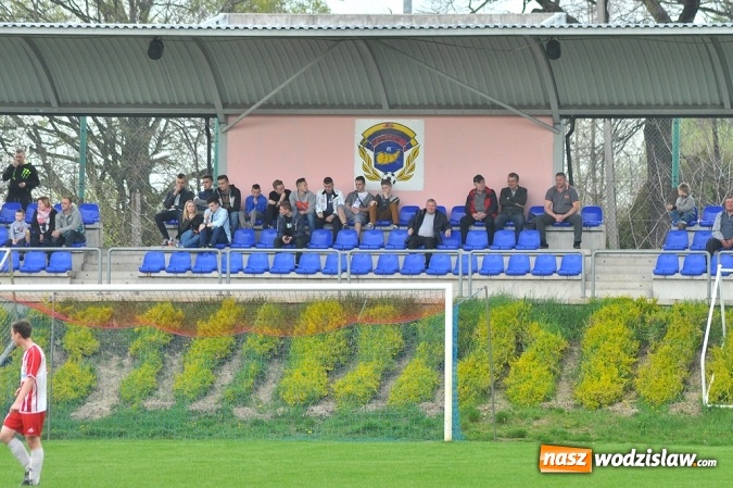 Zdjęcie w galerii na portalu naszwodzislaw.com: Kobyla idzie jak burza. Kolejną ofiarą rezerwy Przyszłości Rogów wiadomości z regionu