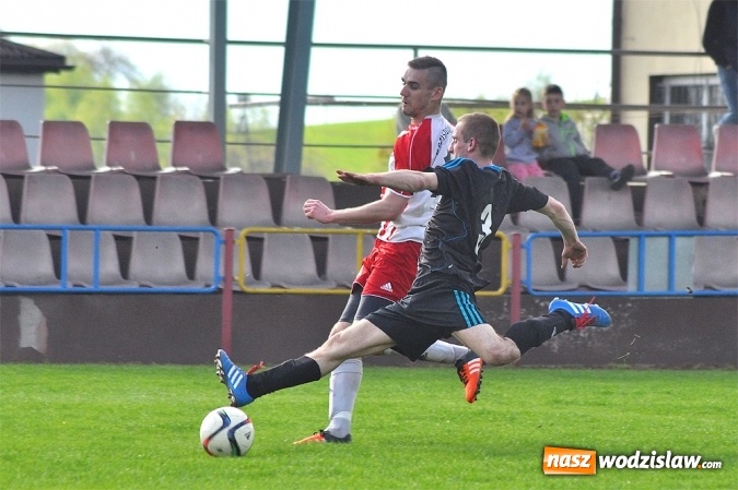 Zdjęcie w galerii na portalu naszwodzislaw.com: Kobyla idzie jak burza. Kolejną ofiarą rezerwy Przyszłości Rogów wiadomości z regionu