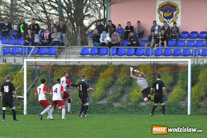Zdjęcie w galerii na portalu naszwodzislaw.com: Kobyla idzie jak burza. Kolejną ofiarą rezerwy Przyszłości Rogów wiadomości z regionu