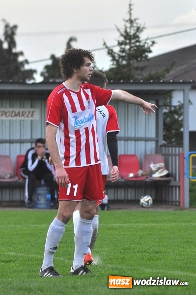 Zdjęcie w galerii na portalu naszwodzislaw.com: Kobyla idzie jak burza. Kolejną ofiarą rezerwy Przyszłości Rogów wiadomości z regionu