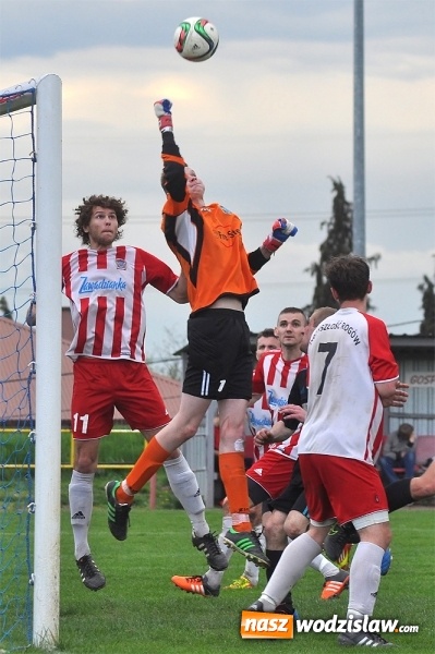 Zdjęcie w galerii na portalu naszwodzislaw.com: Kobyla idzie jak burza. Kolejną ofiarą rezerwy Przyszłości Rogów wiadomości z regionu