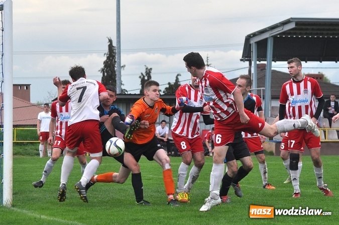 Zdjęcie w galerii na portalu naszwodzislaw.com: Kobyla idzie jak burza. Kolejną ofiarą rezerwy Przyszłości Rogów wiadomości z regionu