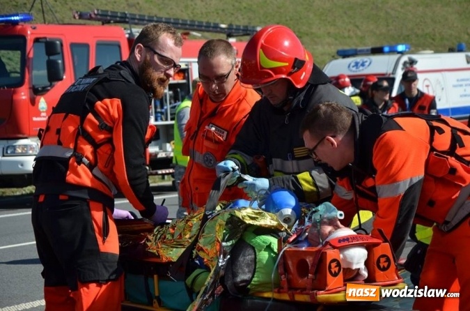 Zdjęcie w galerii na portalu naszwodzislaw.com: Doszło do wypadku na A1... Na szczęście tym razem to były tylko ćwiczenia wiadomości z regionu