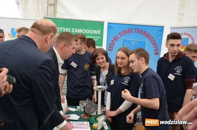 Zdjęcie w galerii na portalu naszwodzislaw.com: Około tysiąc gimnazjalistów więzło udział w Powiatowych Targach Edukacyjnych wiadomości z regionu