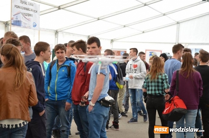 Zdjęcie w galerii na portalu naszwodzislaw.com: Około tysiąc gimnazjalistów więzło udział w Powiatowych Targach Edukacyjnych wiadomości z regionu