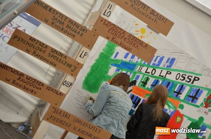 Zdjęcie w galerii na portalu naszwodzislaw.com: Około tysiąc gimnazjalistów więzło udział w Powiatowych Targach Edukacyjnych wiadomości z regionu