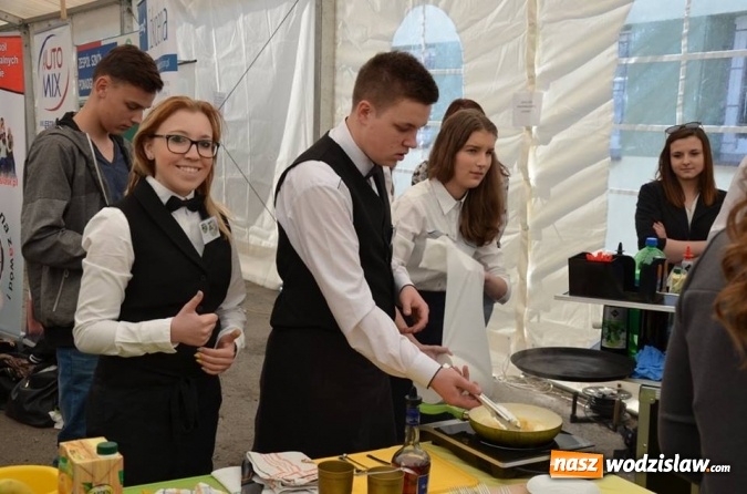Zdjęcie w galerii na portalu naszwodzislaw.com: Około tysiąc gimnazjalistów więzło udział w Powiatowych Targach Edukacyjnych wiadomości z regionu
