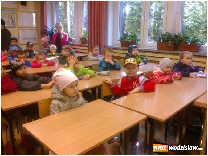 Zdjęcie w galerii na portalu naszwodzislaw.com: Przedszkolaki z PP numer 16 odwiedziły szkołę muzyczną  wiadomości z regionu