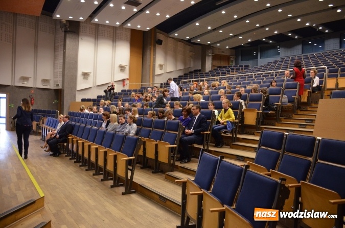 Zdjęcie w galerii na portalu naszwodzislaw.com: Wręczenie dyplomów laureatom konkursu na utworzenie ekopracowni  wiadomości z regionu