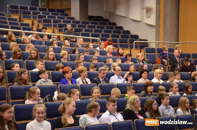 Zdjęcie w galerii na portalu naszwodzislaw.com: Wręczenie dyplomów laureatom konkursu na utworzenie ekopracowni  wiadomości z regionu