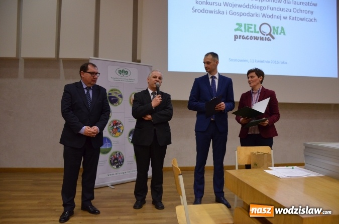 Zdjęcie w galerii na portalu naszwodzislaw.com: Wręczenie dyplomów laureatom konkursu na utworzenie ekopracowni  wiadomości z regionu