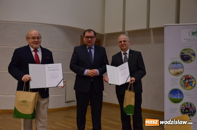 Zdjęcie w galerii na portalu naszwodzislaw.com: Wręczenie dyplomów laureatom konkursu na utworzenie ekopracowni  wiadomości z regionu