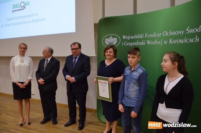 Zdjęcie w galerii na portalu naszwodzislaw.com: Wręczenie dyplomów laureatom konkursu na utworzenie ekopracowni  wiadomości z regionu
