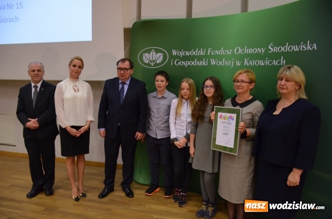 Zdjęcie w galerii na portalu naszwodzislaw.com: Wręczenie dyplomów laureatom konkursu na utworzenie ekopracowni  wiadomości z regionu