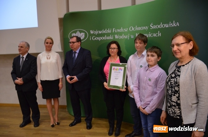 Zdjęcie w galerii na portalu naszwodzislaw.com: Wręczenie dyplomów laureatom konkursu na utworzenie ekopracowni  wiadomości z regionu