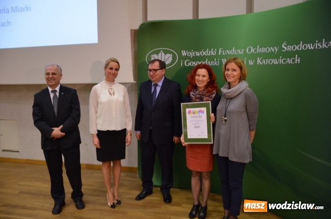 Zdjęcie w galerii na portalu naszwodzislaw.com: Wręczenie dyplomów laureatom konkursu na utworzenie ekopracowni  wiadomości z regionu