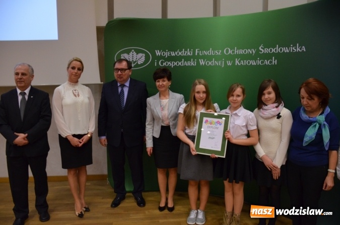 Zdjęcie w galerii na portalu naszwodzislaw.com: Wręczenie dyplomów laureatom konkursu na utworzenie ekopracowni  wiadomości z regionu