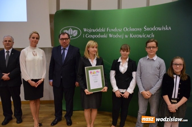 Zdjęcie w galerii na portalu naszwodzislaw.com: Wręczenie dyplomów laureatom konkursu na utworzenie ekopracowni  wiadomości z regionu