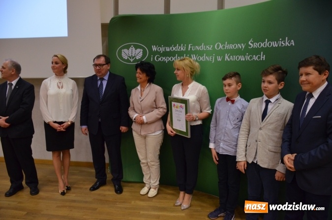 Zdjęcie w galerii na portalu naszwodzislaw.com: Wręczenie dyplomów laureatom konkursu na utworzenie ekopracowni  wiadomości z regionu