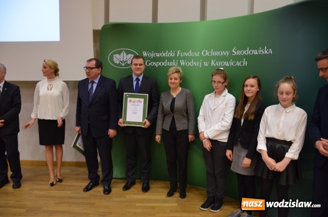 Zdjęcie w galerii na portalu naszwodzislaw.com: Wręczenie dyplomów laureatom konkursu na utworzenie ekopracowni  wiadomości z regionu