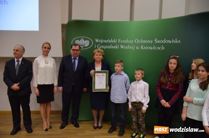 Zdjęcie w galerii na portalu naszwodzislaw.com: Wręczenie dyplomów laureatom konkursu na utworzenie ekopracowni  wiadomości z regionu